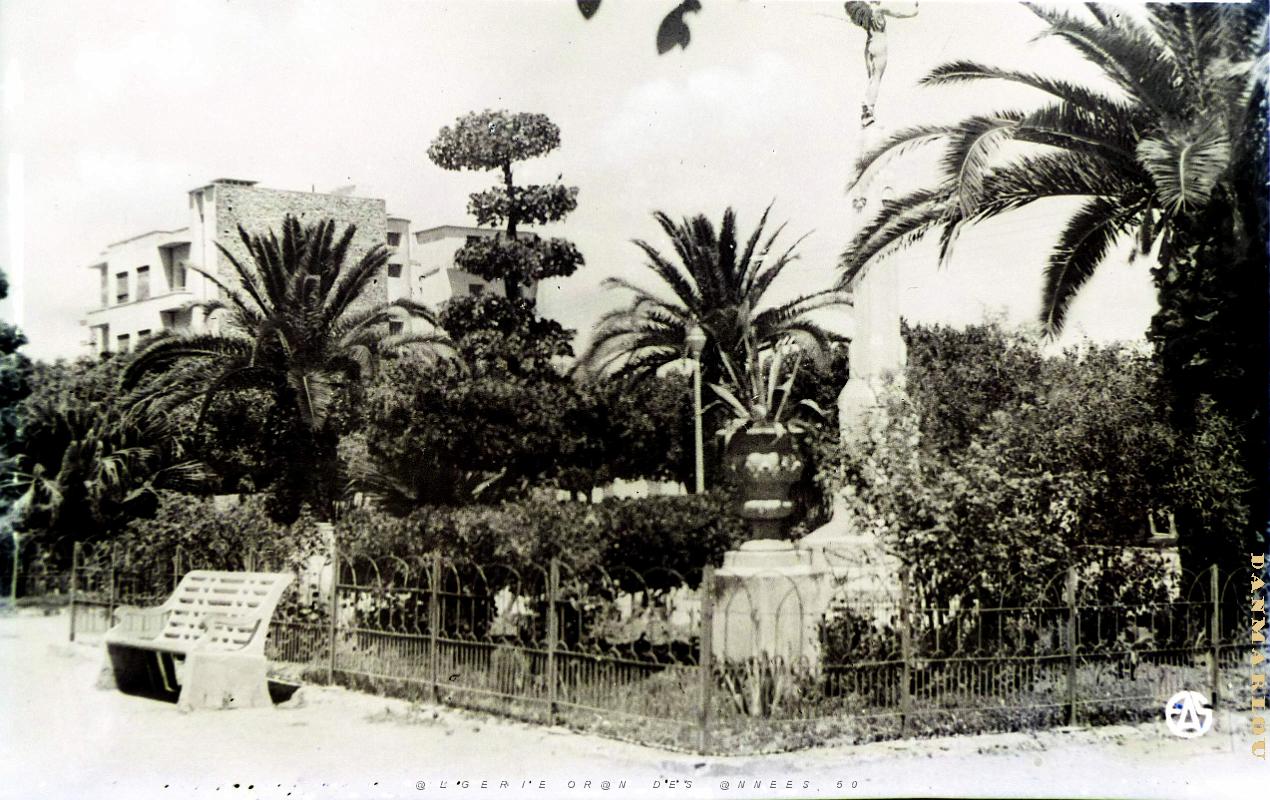Relizane 530- Jardins de la poste  COLLECTION DES AMIS DE ND DE SANTA CRUZ.JPG